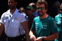 Alonso, emocionado con sus fans: "Cero puntos... y el circuito se ha llenado igual"