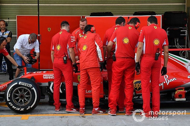 Charles Leclerc, Ferrari SF71H and Ferrari mechanics