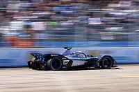 Mercedes zn&oacute;w wygrywa