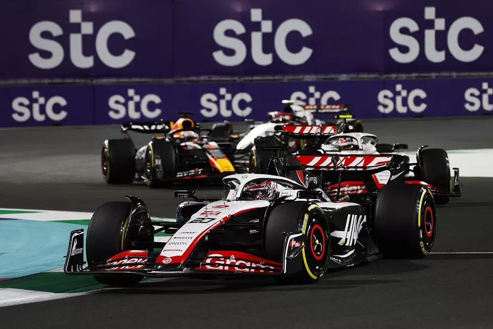 Kevin Magnussen, Haas VF-23, Nico Hulkenberg, Haas VF-23, Max Verstappen, Red Bull Racing RB19