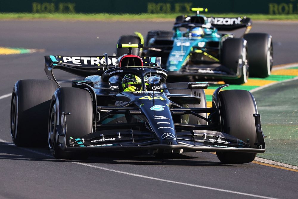 Lewis Hamilton, Mercedes F1 W14, Fernando Alonso, Aston Martin AMR23
