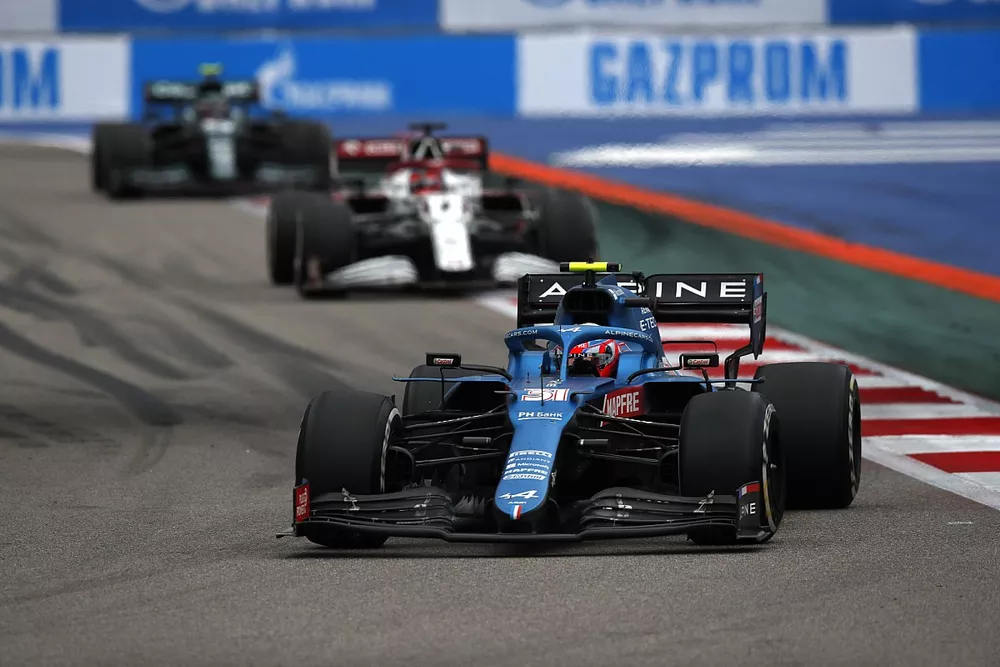 Esteban Ocon, Alpine A521, Kimi Raikkonen, Alfa Romeo Racing C41