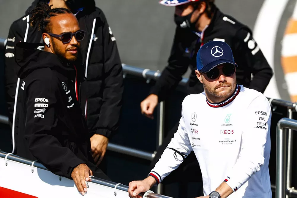 Lewis Hamilton, Mercedes, Valtteri Bottas, Mercedes, en el desfile de pilotos