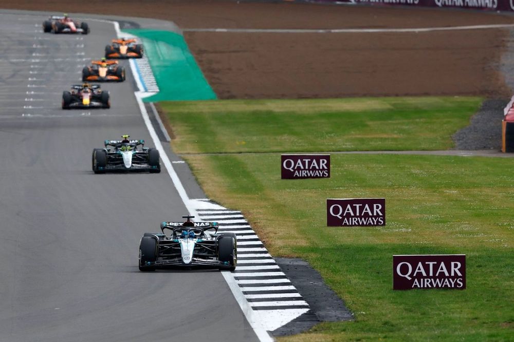 George Russell, Mercedes F1 W15, Lewis Hamilton, Mercedes F1 W15, Max Verstappen, Red Bull Racing RB20
