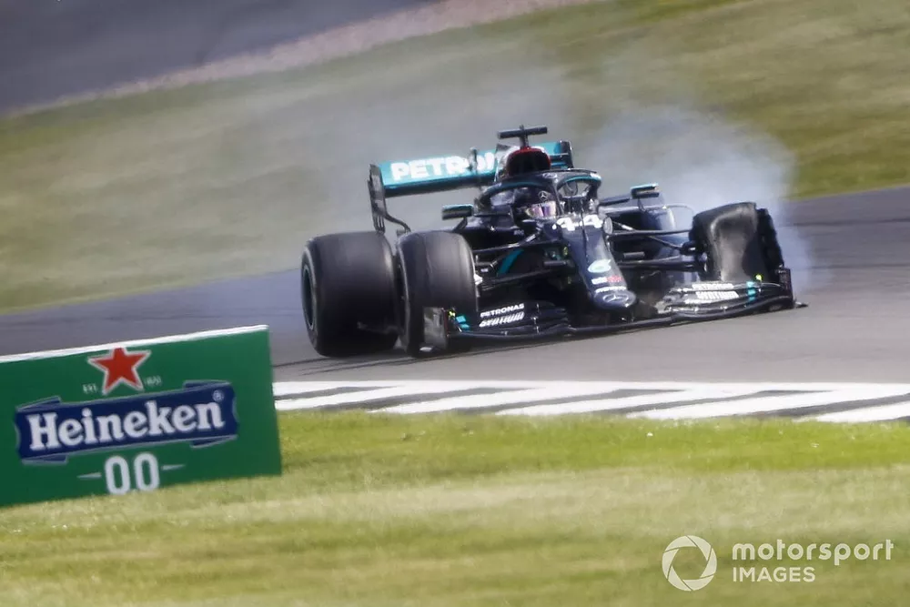 Lewis Hamilton, Mercedes-AMG F1 with a puncture on his front tyre