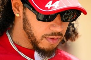 Hamilton "también tiene que dar un paso" con el Ferrari, sostiene Vasseur