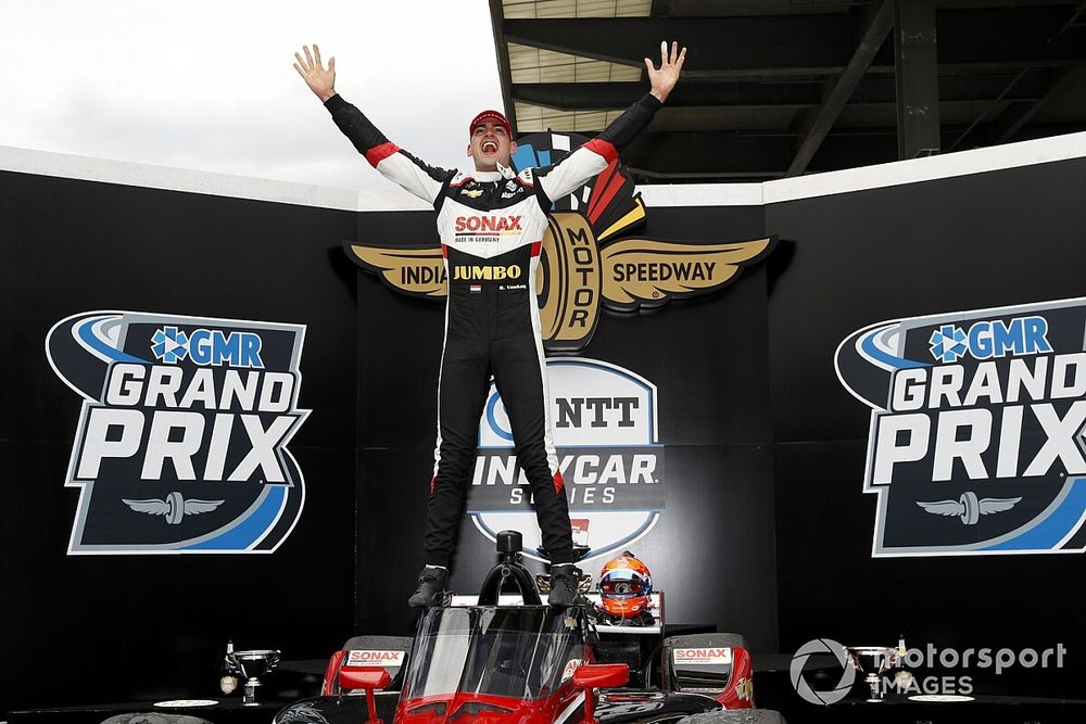 Race winner Rinus VeeKay, Ed Carpenter Racing Chevrolet