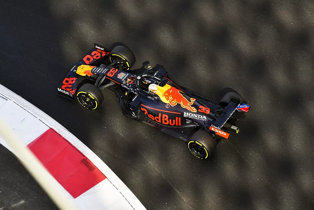 Max Verstappen, Red Bull Racing RB16B 