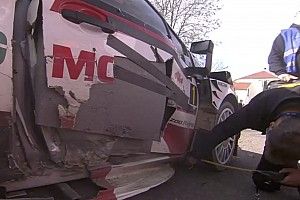 Vídeo: un accidente de tráfico condiciona a Ogier en Croacia