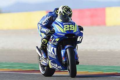 Iannone lidera el warm up; segunda caída de Márquez