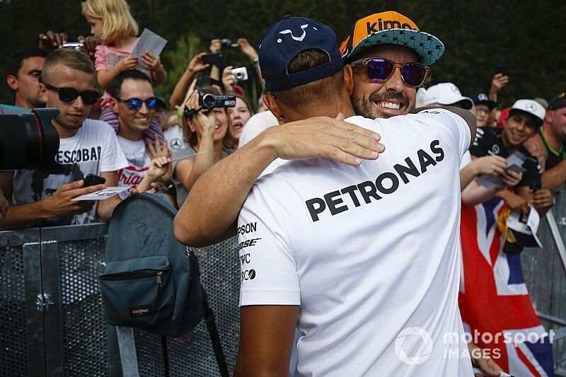 Fernando Alonso, McLaren y Lewis Hamilton, Mercedes AMG F1