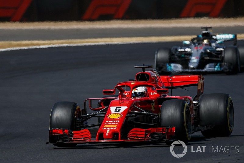 Sebastian Vettel, Ferrari SF71H, y Lewis Hamilton, Mercedes AMG F1 W09