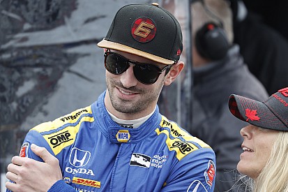 Incredibile: Alexander Rossi rischia un frontale con l'auto di uno spettatore alla Baja 1000