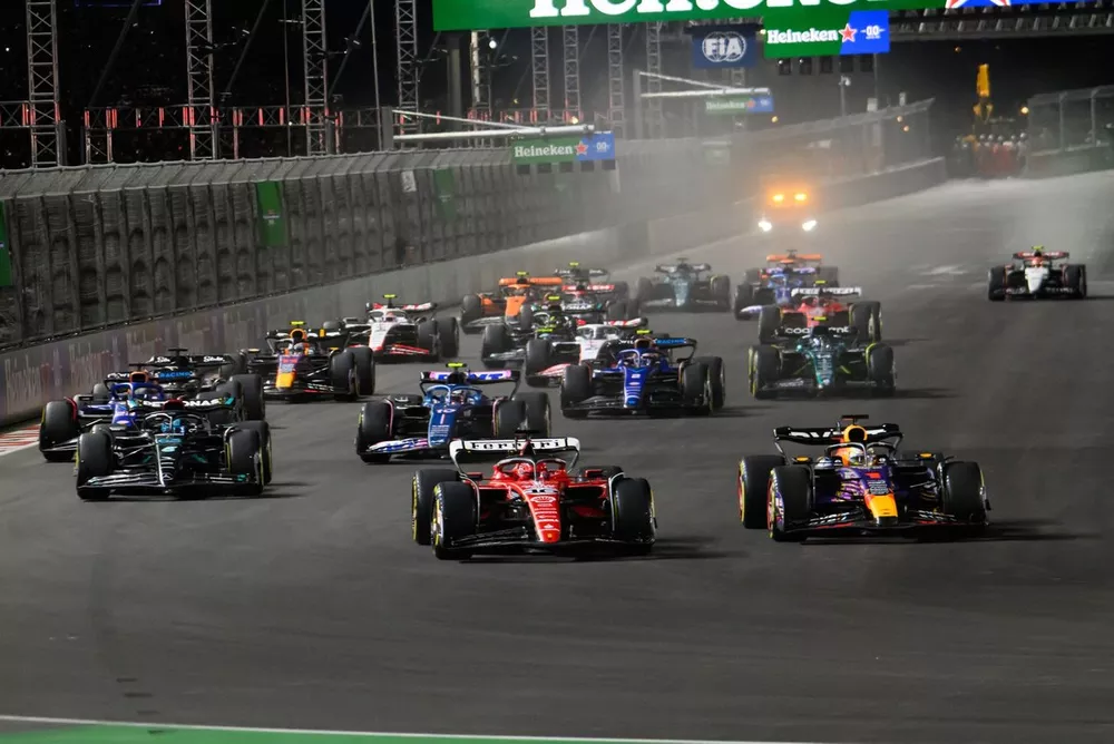 Start action, Charles Leclerc, Ferrari SF-23 leads