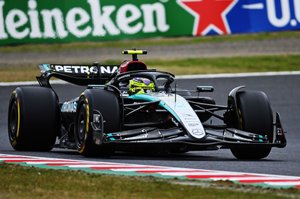 スパーク　Mercedes F1 100勝目　Lewis Hamilton スパーク Mercedes F1 100勝目 Lewis Hamilton Spark Mercedes