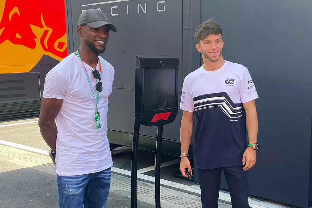 Pierre Gasly, AlphaTauri with a F1 paddock robot