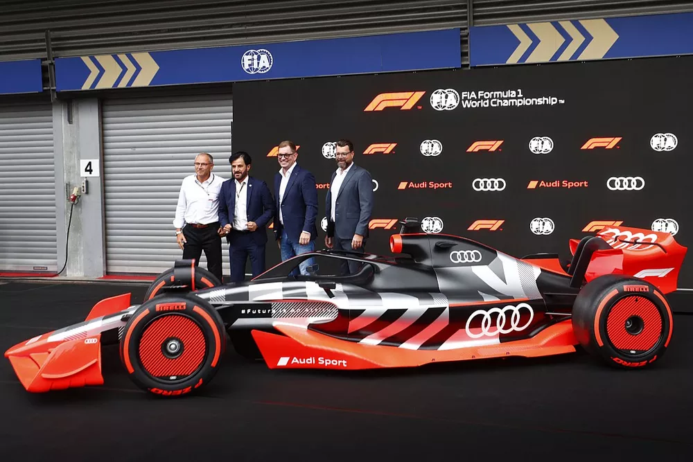 La concept car Audi Sport F1 Stefano Domenicali, Amministratore Delegato di Formula 1, con Mohammed bin Sulayem, Presidente della FIA, Markus Duesmann, Presidente del Consiglio di Amministrazione di Audi AG, Oliver Hoffmann, Responsabile Sviluppo Tecnico di Audi Sport GmbH presentano la nuova concept car Audi Sport F1