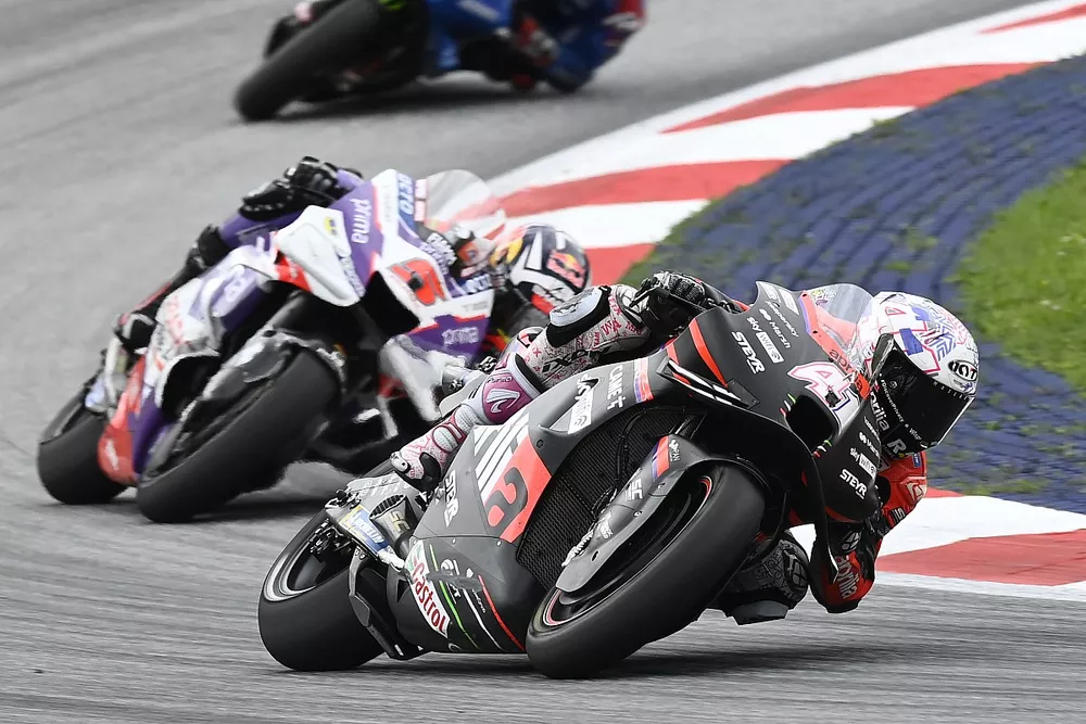 Aleix Espargaro, Aprilia Racing Team, et Johann Zarco, Pramac Racing
