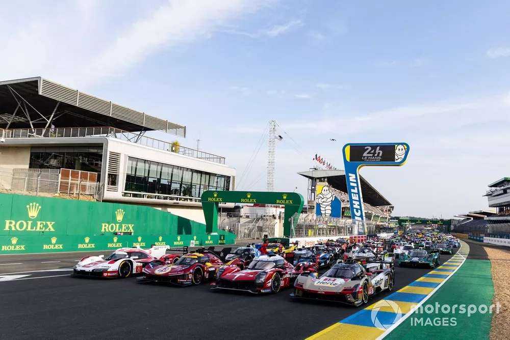 Group photo with all cars
