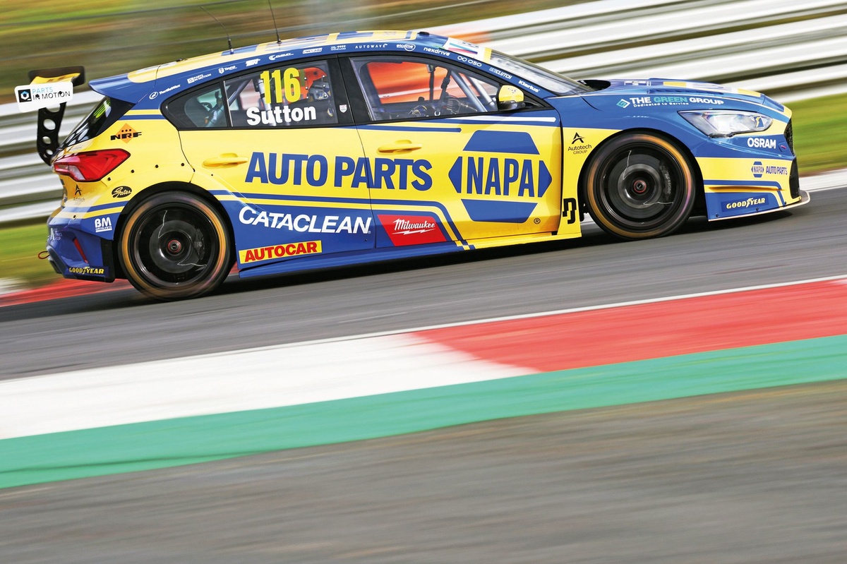 BTCC Croft: Sutton defeats Ingram in crash-strewn final race