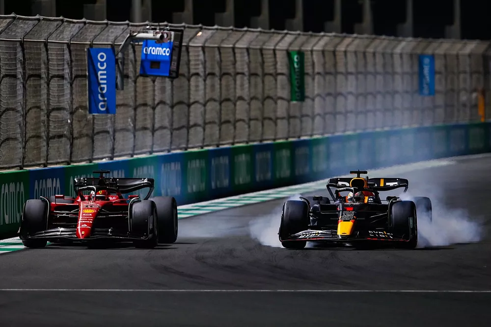 Charles Leclerc, Ferrari F1-75, Max Verstappen, Red Bull Racing RB18, battaglia per la prima posizione