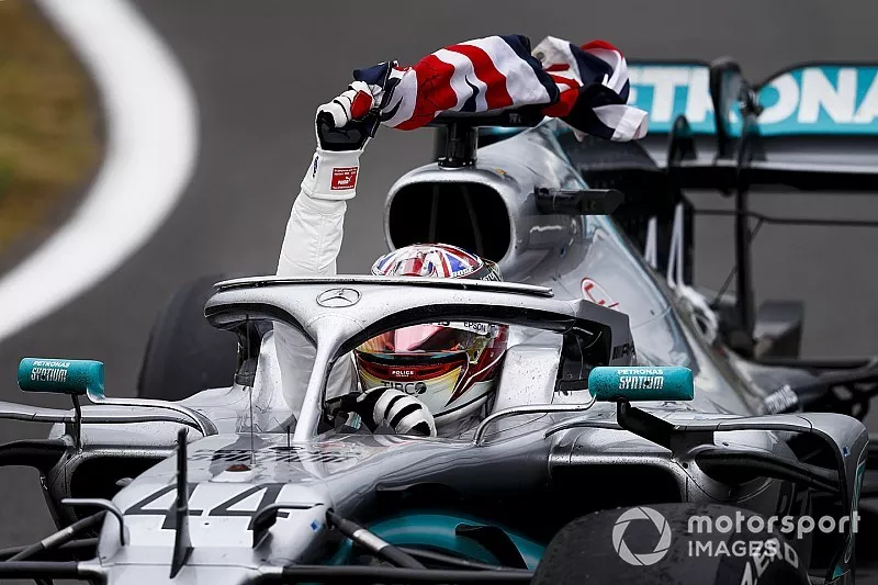 Le vainqueur Lewis Hamilton, Mercedes AMG F1

