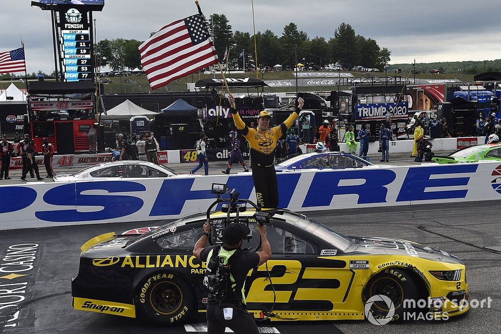 Race Winner Brad Keselowski, Team Penske, Ford Mustang