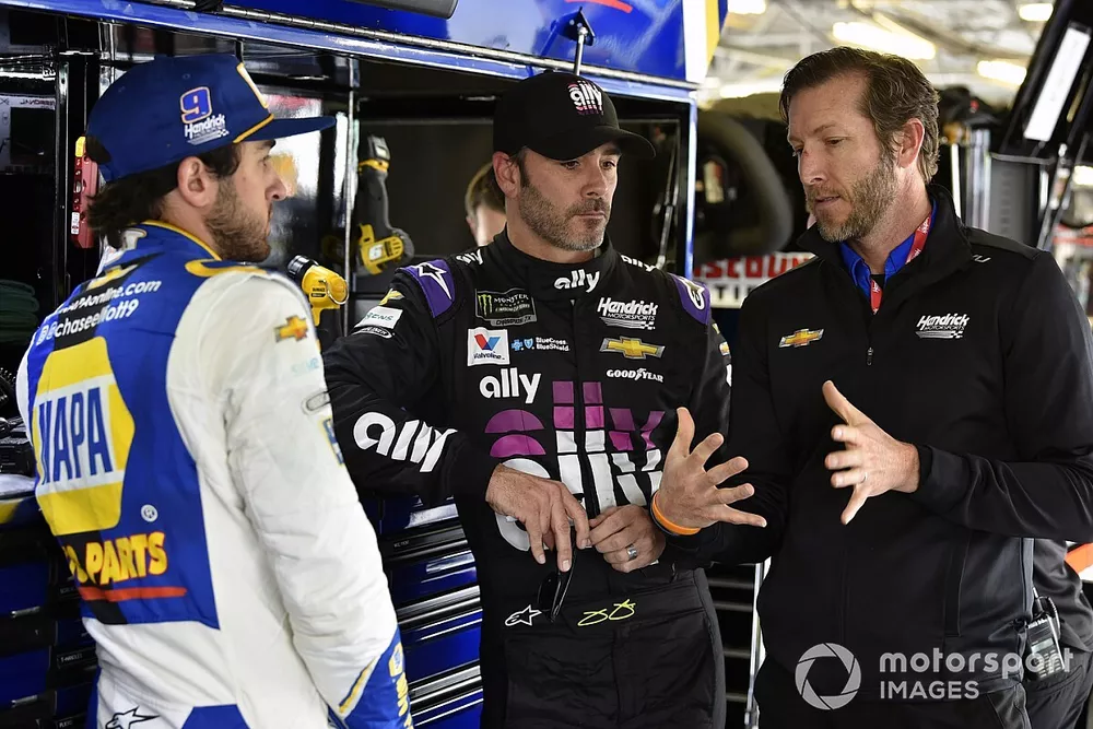 Jimmie Johnson, Hendrick Motorsports, Chevrolet Camaro Ally, Alan Gustafson and  Chase Elliott, Hendrick Motorsports, Chevrolet Camaro NAPA AUTO PARTS