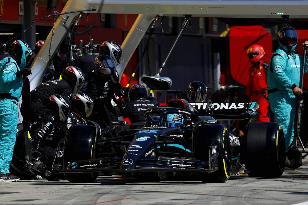 George Russell, Mercedes F1 W14, makes a pit stop