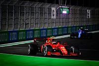 Sainz se vio beneficiado y perjudicado por las banderas rojas en Yeda