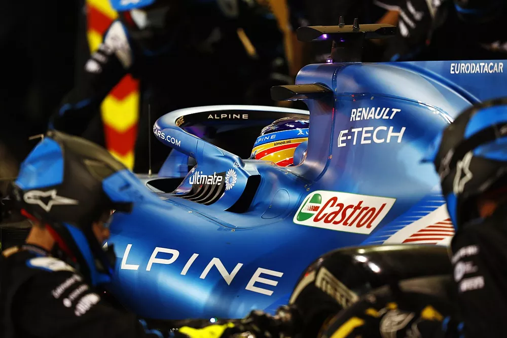 Fernando Alonso, Alpine A521, in the pits