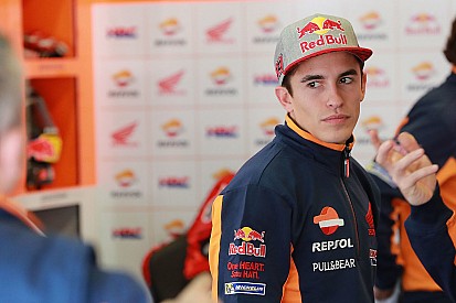 Marc Marquez operato alla spalla sinistra: la riabilitazione durerà sei settimane