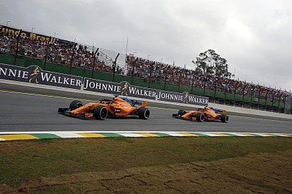 Alonso, Vandoorne punished for ignoring blue flags
