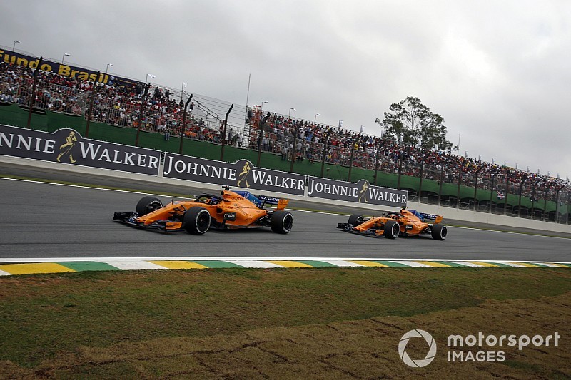 Les deux McLaren pénalisées au Brésil