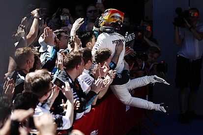 Stand: Hamilton verkleint achterstand met zege, Verstappen zakt naar P6