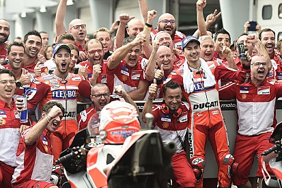 Lorenzo ironiza con Dovizioso: “compañero ejemplar”, y le tacha de “envidioso”
