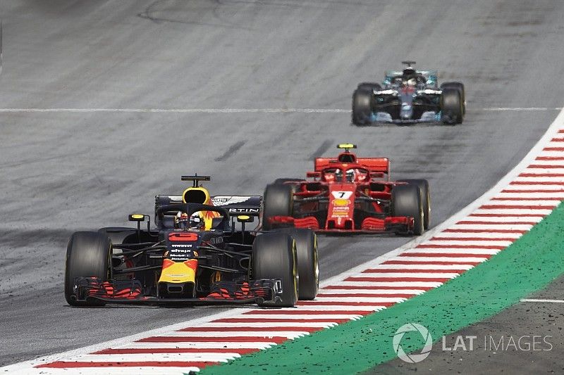 Daniel Ricciardo, Red Bull Racing RB14, Kimi Raikkonen, Ferrari SF71H, Lewis Hamilton, Mercedes AMG F1 W09