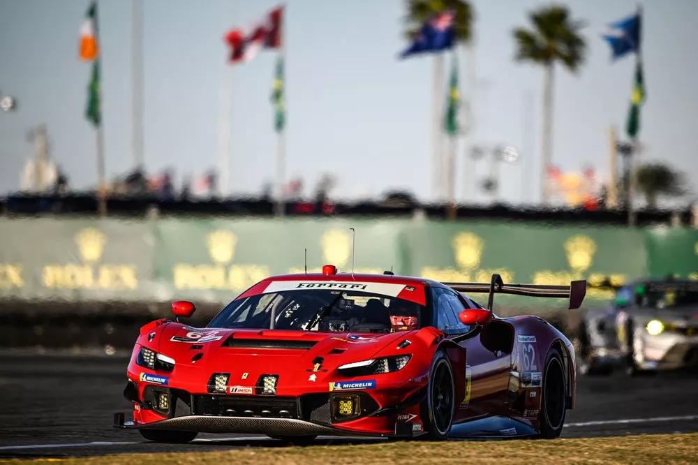 #62 Risi Competizione Ferrari 296 GT3 EVO: Daniel Serra, Davide Rigon, Alessandro Pier Guidi