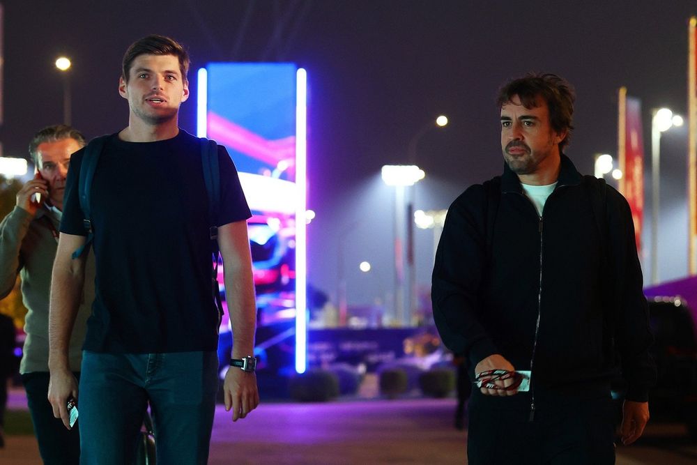 Max Verstappen, Red Bull Racing, Fernando Alonso, Aston Martin Racing