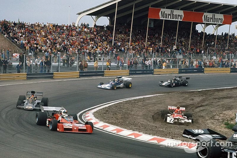 Niki Lauda, BRM P160E, goes off, Chris Amon, Tecno PA123B, Emerson Fittipaldi, Lotus 72E Ford, Mike Hailwood, Surtees TS14A Ford, and David Purley, March 731 Ford