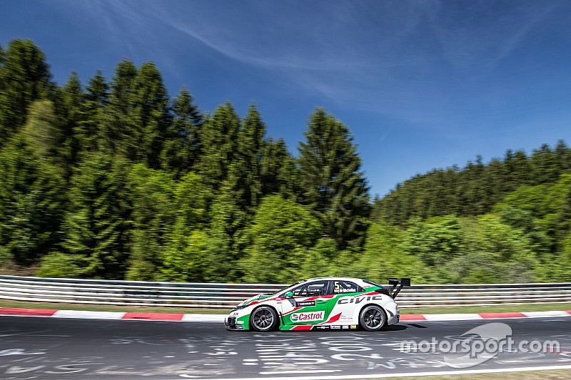 Un embrayage récalcitrant prive Michelisz de succès
