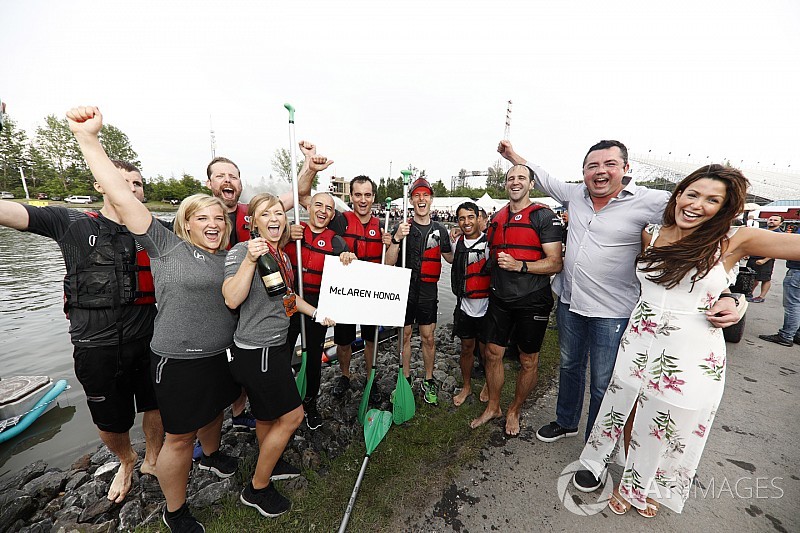 McLaren remporte la course de radeaux à Montréal !