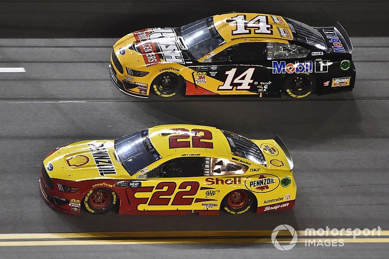 Duel 2 in Daytona: Joey Logano fängt Clint Bowyer ab