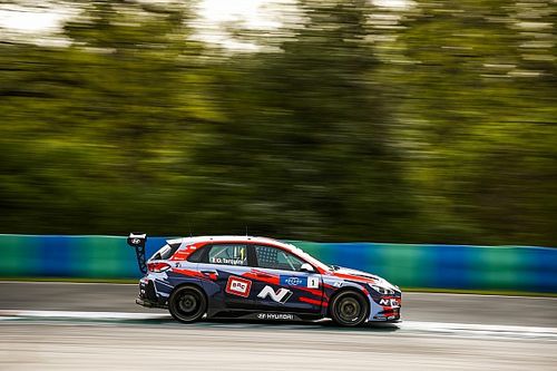 Tarquini gana al tercera carrera del WTCR en Hungr&iacute;a