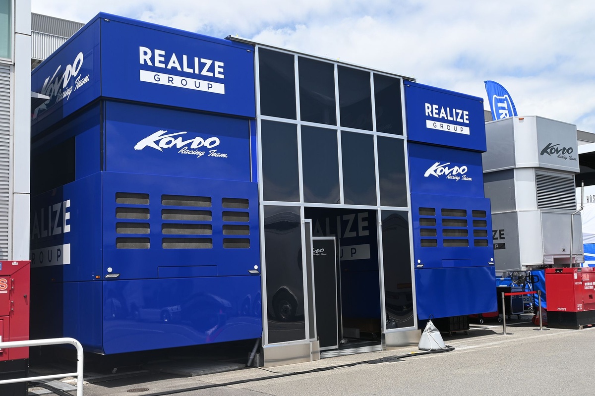 KONDORACING ピット風 SFジオラマ 近藤レーシング リアライズコーポレーションが 近藤 真彦監督「KONDO RACING」の