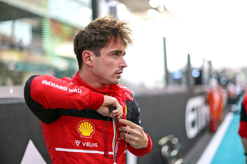 Charles Leclerc, Ferrari, en la parrilla