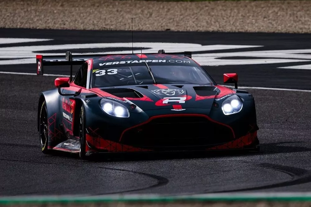 Max Verstappen met een Aston Martin GT3