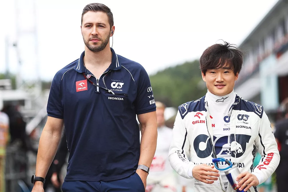 Yuki Tsunoda, AlphaTauri with his physio Michael Italiano