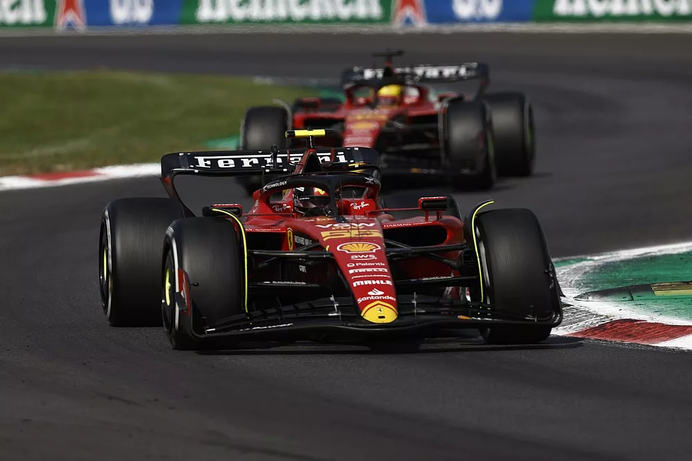 Carlos Sainz, Ferrari SF-23, Charles Leclerc, Ferrari SF-23