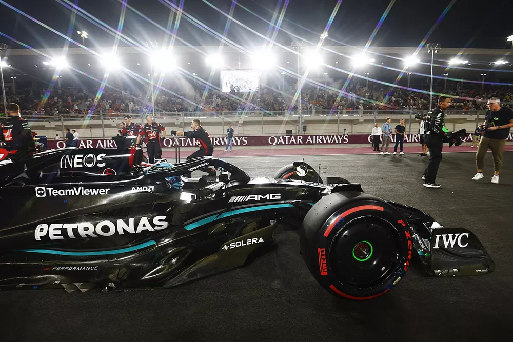 George Russell, Mercedes F1 W14, arrives on the Sprint grid